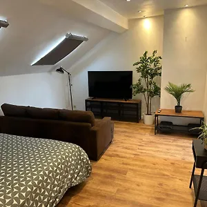 Apartment Immeuble Au Coeur De : Vivez L'experience Unique De La Rue Verbist, Brussels